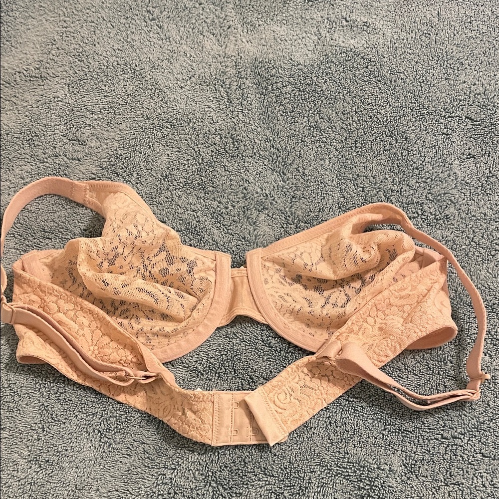 Wacoal Lace Bra - nude. Size 38B - Picture 8 of 8